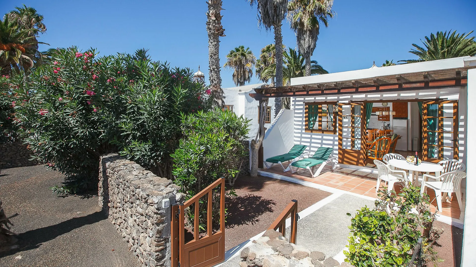 Ona Las Brisas Playa Blanca  Aparthotel